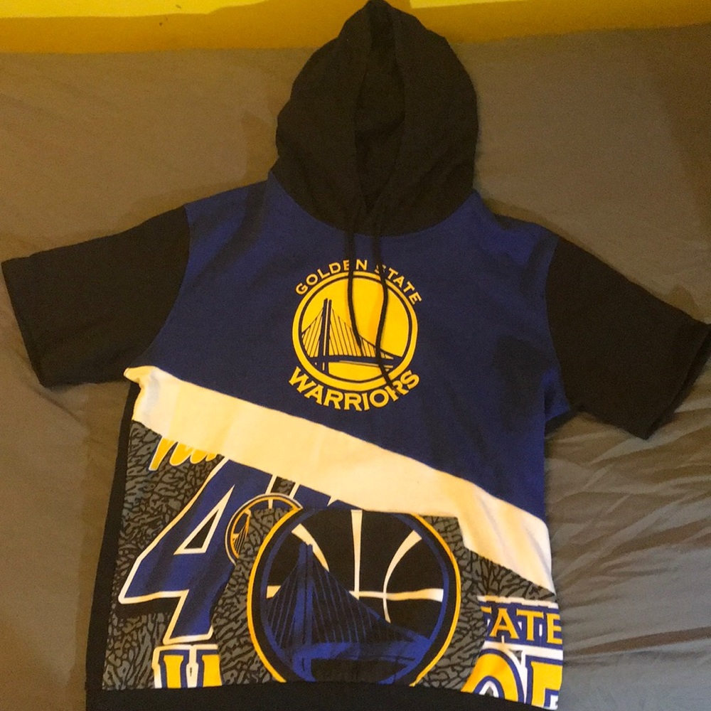 Short sleeved Golden State Warriors hoodie